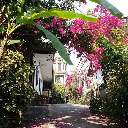 Boondee House Hotel Mae Hong Son Bagian luar foto