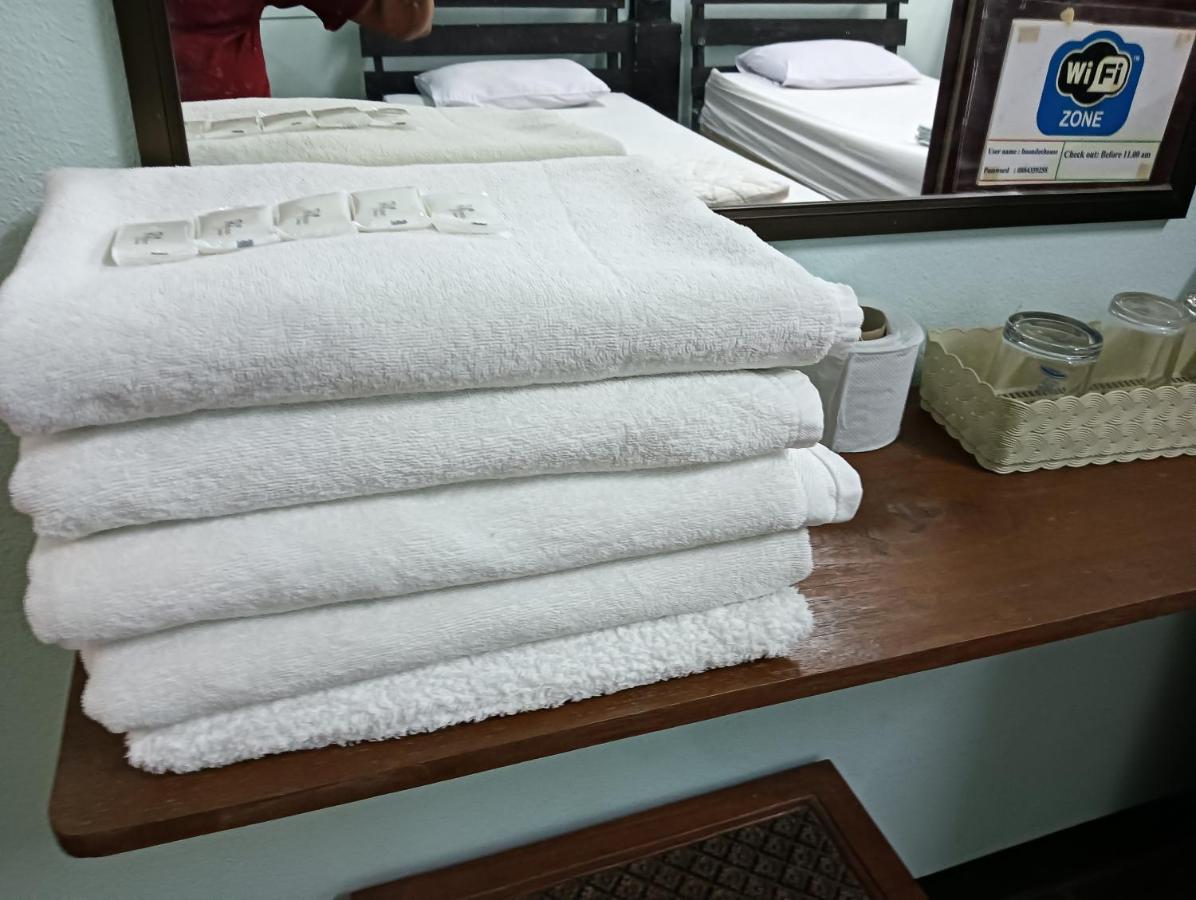 Boondee House Hotel Mae Hong Son Bagian luar foto