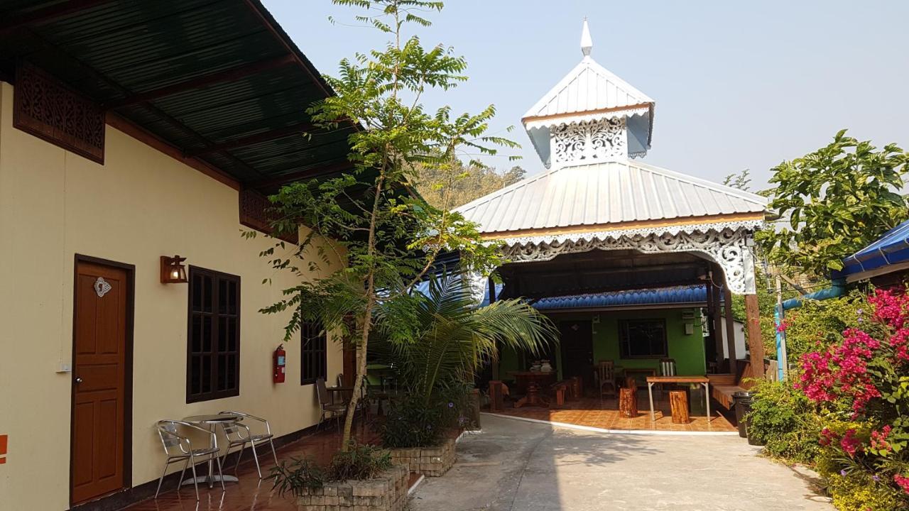 Boondee House Hotel Mae Hong Son Bagian luar foto