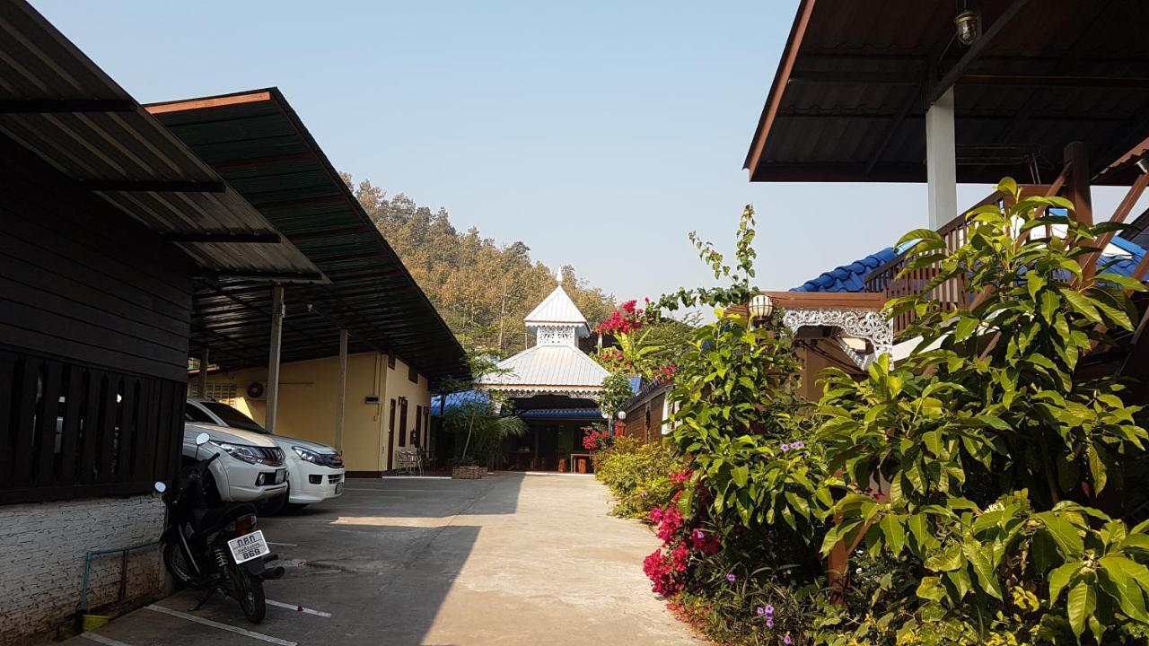 Boondee House Hotel Mae Hong Son Bagian luar foto