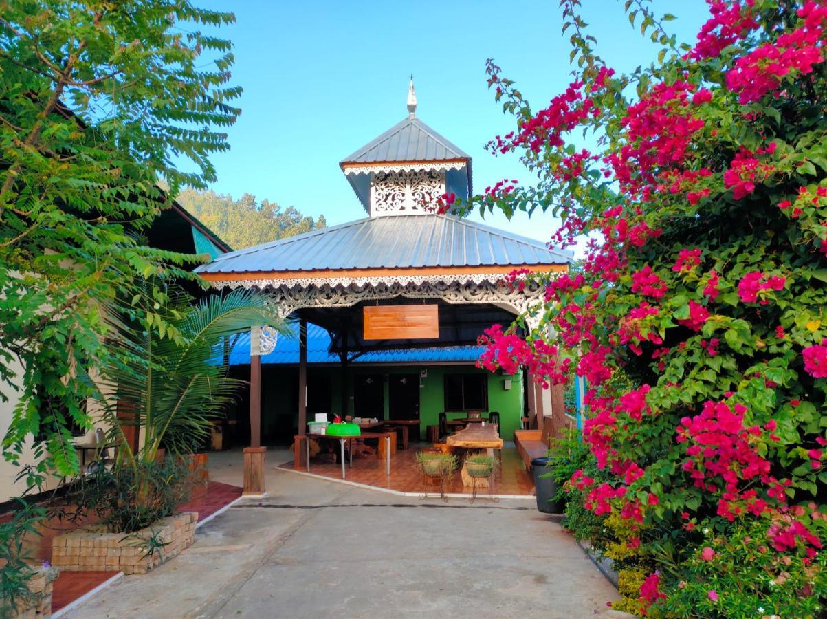 Boondee House Hotel Mae Hong Son Bagian luar foto
